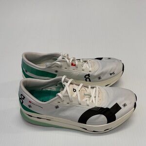 On Running Cloudboom Strike White and Teal Women’s Size 8.5 NEW!
